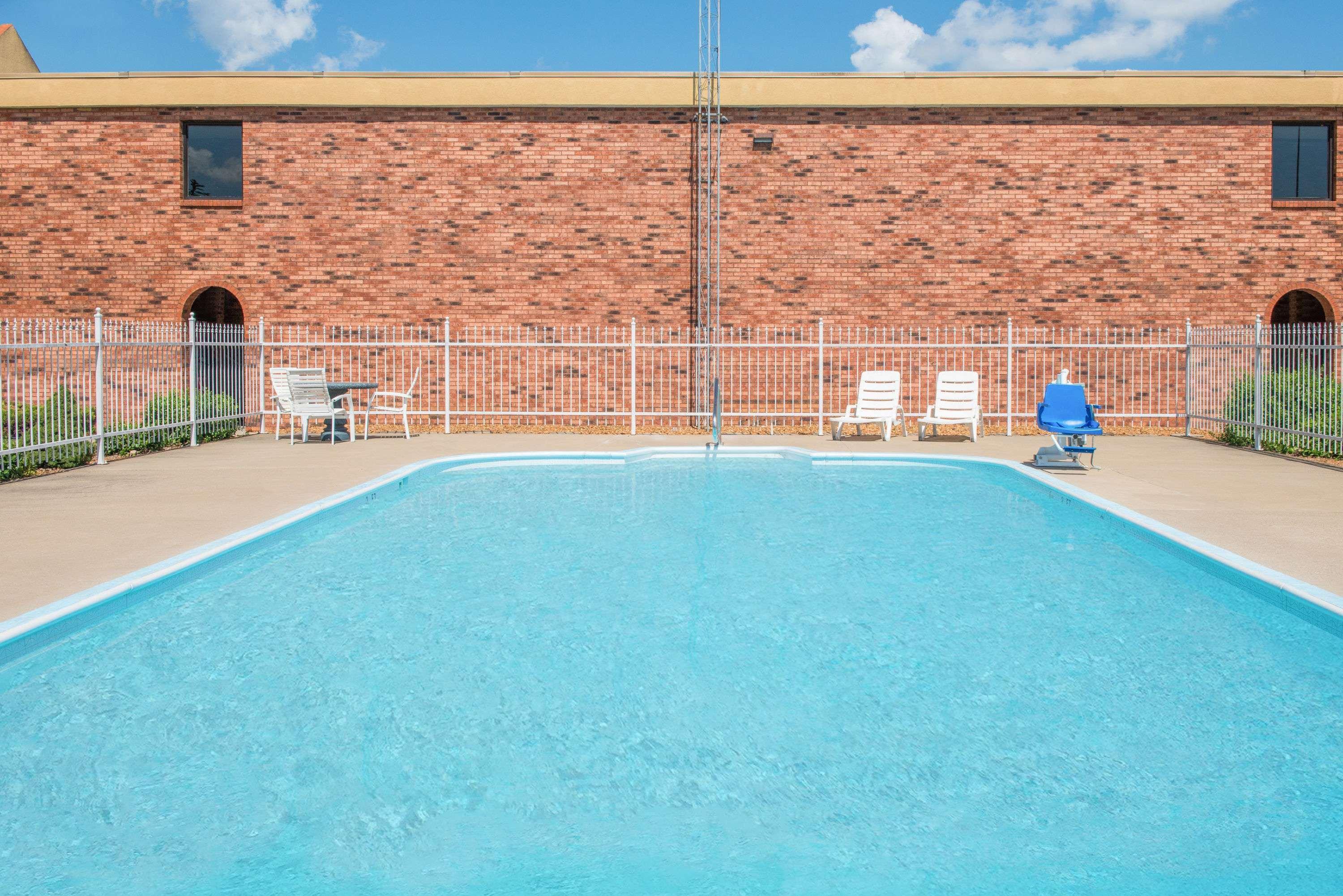 Days Inn By Wyndham Calvert City - Paducah East Экстерьер фото