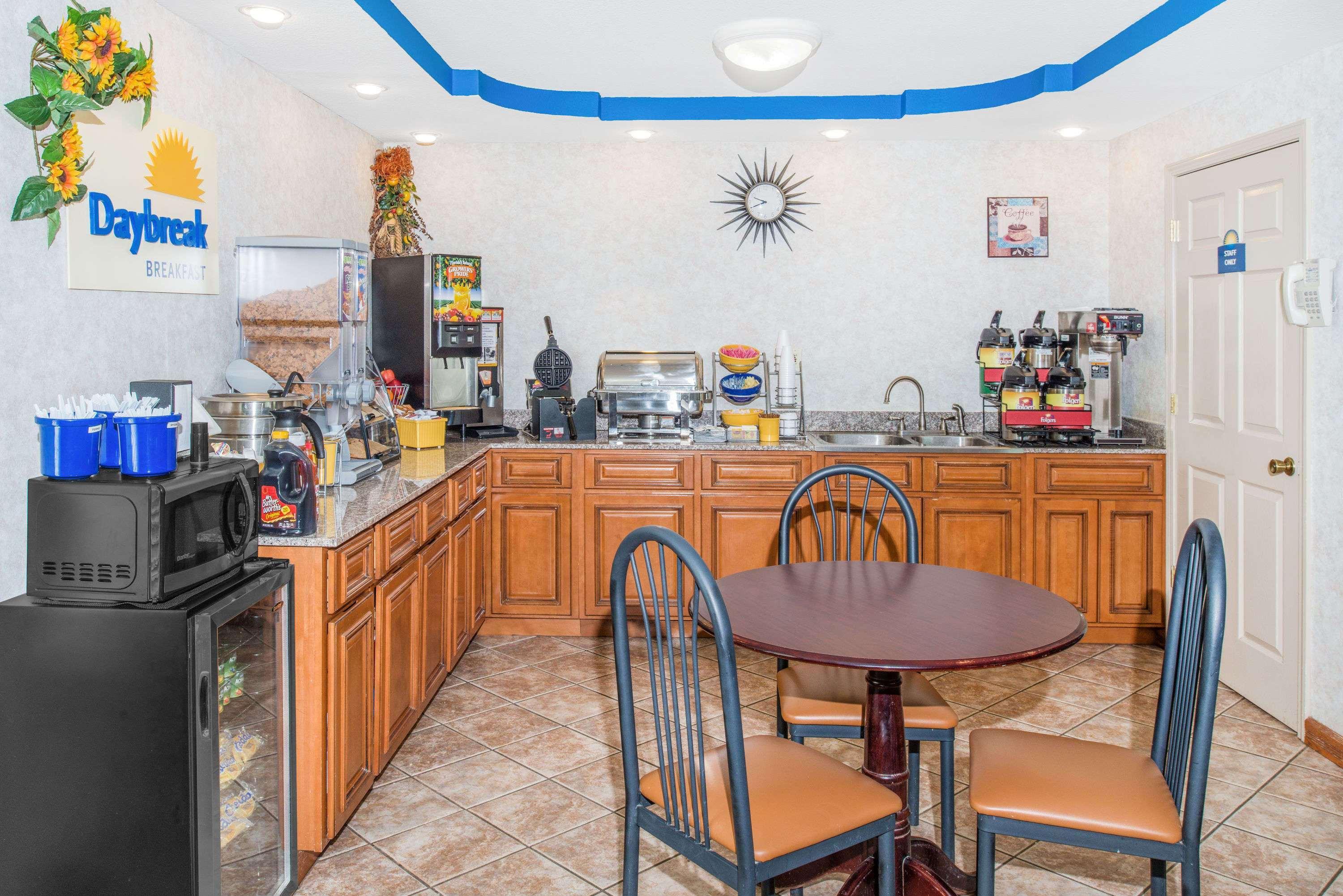 Days Inn By Wyndham Calvert City - Paducah East Экстерьер фото